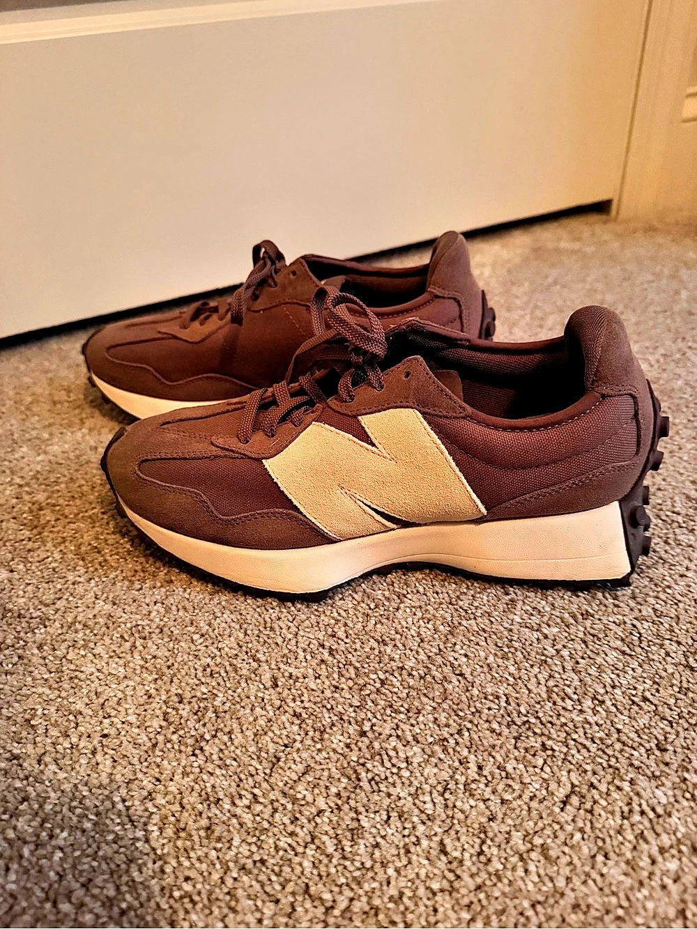 New Balance 327 Women’s Rare ‘Black Fig’ Sneakers